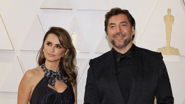 HOLLYWOOD, CALIFORNIA - MARCH 27: (L-R) Penélope Cruz and Javier Bardem attend the 94th Annual Academy Awards at Hollywood and Highland on March 27, 2022 in Hollywood, California. (Photo by Mike Coppola/Getty Images)