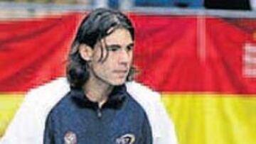 <b>NERVIOSO. </b>Nadal, al final, no pudo jugar y apoyó al equipo.