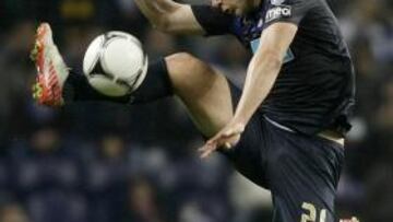 <b>EL LATERAL QUE QUERÍA JIMÉNEZ. </b>El rumano Sapunaru fichó ayer por un año con el Real Zaragoza.