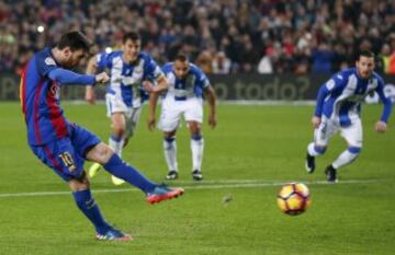 Messi marca el 2-1 de penalti. 