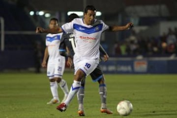 Ahora es Delantero del Celaya. Cuenta con 36 años, su país es Argentina, pero ya es naturalizado mexicano.