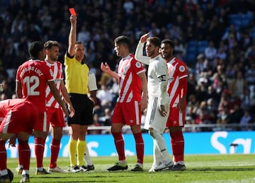 Soccer Football - La Liga Santander - Real Madrid v Girona - Santiago Bernabeu, Madrid, Spain - February 17, 2019  Real Madrid's Sergio Ramos is shown a red card by referee Guillermo Cuadra  
