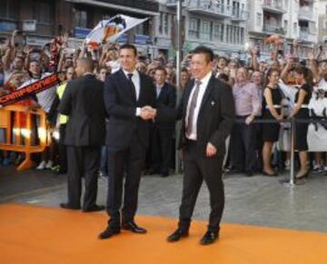 Amadeo Salvo recibió en Mestalla a Peter Lim en octubre de 2014.