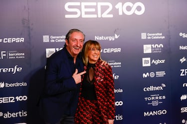 El periodista deportivo y presentador de televisión, Josep Pedrerol, junto a la periodista y presentadora de radio, Gema Nierga.
