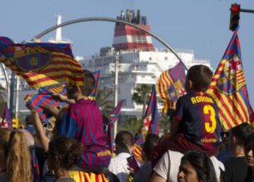 Gran ambiente en las calles de Barcelona para recibir al campeón de Liga. 