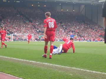 El legendario futbolista del Liverpool utilizó el '08' en un derby ante el Everton, la razón fue que en ese duelo especial se marcó el año de la ciudad como Capital de la Cultura. 