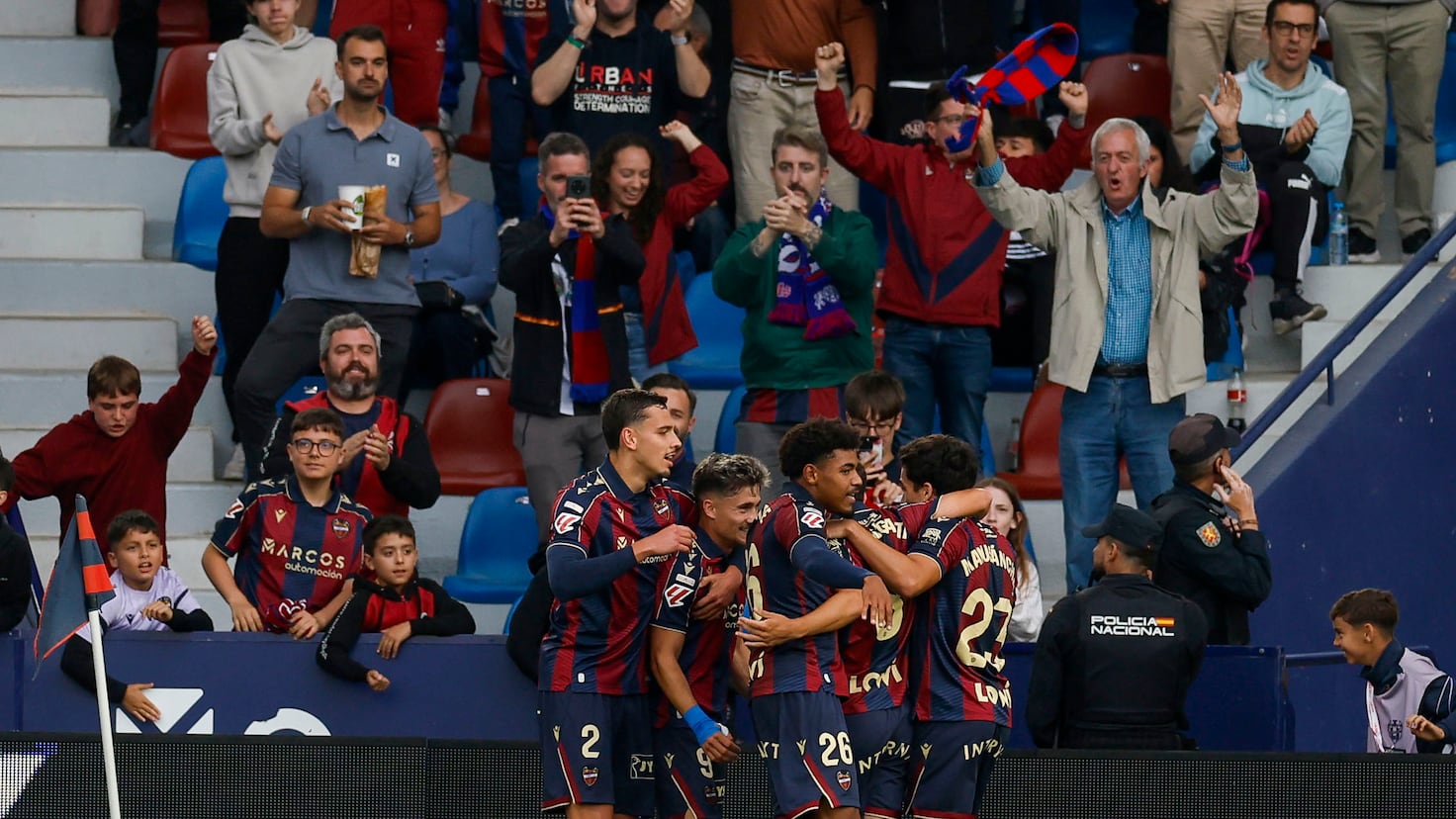 Jugadores del Levante celebrando el gol ante el Sevilla