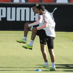 Parejo y Rodrigo, ante un mes clave para el futuro