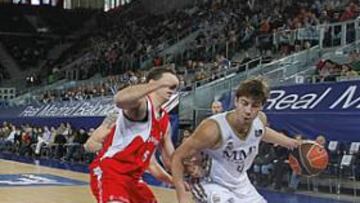 <b>VOLUNTAD. </b>No le faltó empeño a Ante Tomic, más reboteador que en otros partidos, pero acabó llevándose una pequeña reprimenda de Laso tras una sustitución.