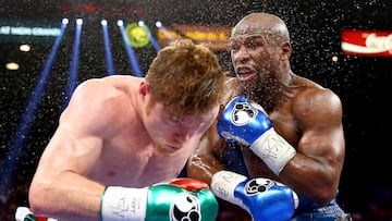 Floyd Mayweather volvi&oacute; a hacer alarde de los millones de d&oacute;lares que ha ganado a lo largo de su carrera como boxeador; ahora se burl&oacute; de Canelo &Aacute;lvarez.