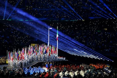 Vista general del estadio de San Siro durante la ceremonia de apertura de los Juegos Olímpicos de Invierno.