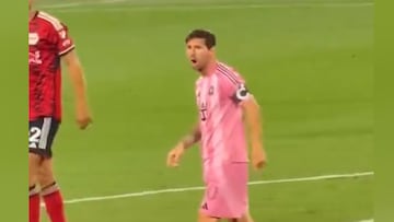 El enfado de Messi con un rival en pleno partido: no se cortó el argentino