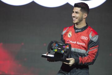 Before picking up their new cars, Real Madrid players participated in a virtual race driving a Formula E simulator.