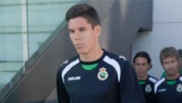 El Granada hace oficial la cesión de Héctor Yuste al Racing