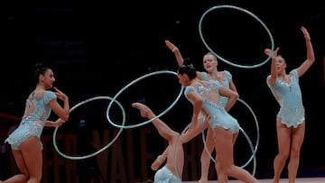 El conjunto español de gimnasia rítmica, que ya ganó el pasado viernes la medalla de bronce general en el Campeonato del Mundo de Valencia, ganó la medalla de plata en la final de cinco aros.