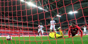Jonathan David anota un gol en el Lille-Stade de Reims.