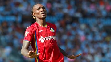VIGO, 17/08/2025.- El delantero nigeriano del Getafe Christantus Uche celebra tras marcar su gol al Celta de Vigo durante el partido de LaLiga disputado este domingo en el estadio de Balaídos en Vigo. EFE/ Salvador Sas