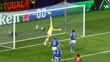 Soccer Football - UEFA Women's Euro 2025 - Group B - Portugal v Italy - Stade de Geneve, Geneva, Switzerland - July 7, 2025 Portugal's Diana Gomes scores their first goal REUTERS/Stephane Mahe
