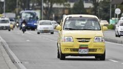 Pico y placa en Bogot&aacute; y Medell&iacute;n hoy, lunes 3 de enero. Conozca los horarios, las restricciones y el funcionamiento de la medida en las ciudades.