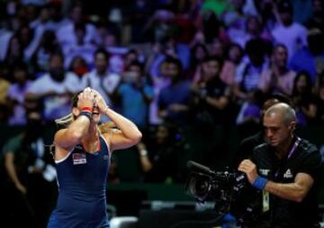 Gran año de la eslovaca que entra por primera vez en el top ten del tenis mundial. Empezó en el puesto 38 y ascendió 33 puestos hasta el quinto que ocupa actualmente. Redondeó su año ganando la WTA Finals en Singapur al vencer en la final a Angelique Kerber.