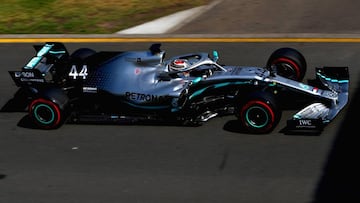 MELBOURNE, AUSTRALIA - MARCH 16: Lewis Hamilton of Great Britain driving the (44) Mercedes AMG Petronas F1 Team Mercedes W10 on track during final practice for the F1 Grand Prix of Australia at Melbourne Grand Prix Circuit on March 16, 2019 in Melbourne, Australia.  (Photo by Mark Thompson/Getty Images)