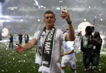  Fin de fiesta en el estadio Santiago Bernabéu con toda la afición.
