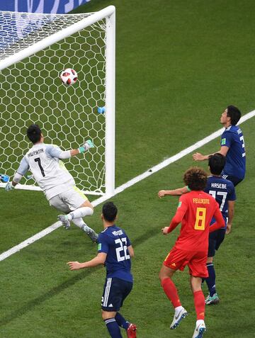 1-2. Eiji Kawashima en el primer gol de Jan Vertonghen.