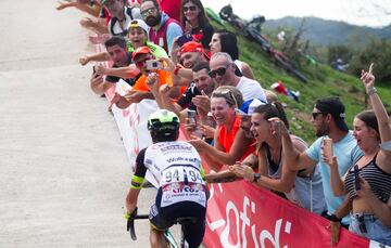 Las mejores imágenes de la etapa con final en Les Praeres