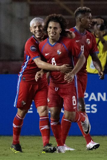 Panama's midfielder Adalberto Carrasquilla (C) celebrates after scoring his team's first goal during the CONCACAF Nations League football match between Panama and Guatemala, at the Rommel Fernandez Gutierrez stadium, in Panama City, on October 17, 2023. (Photo by Luis ACOSTA / AFP)