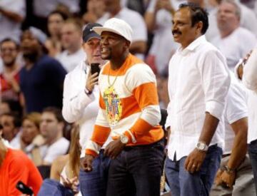 Floyd Mayweather Jr. durante el cuarto partido de la final del Este entre los Miami Heat y los Indiana Pacers.