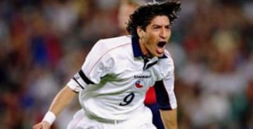 29 de septiembre de 2000: Chile gana la medalla de bronce en los Juegos Ol&iacute;mpicos de Sydney, tras vencer 2-0 a Estados Unidos. Doblete de Iv&aacute;n Zamorano.