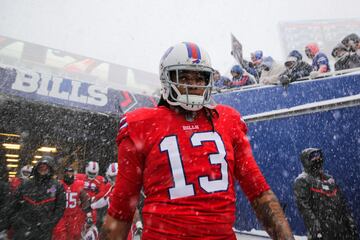 El New Era Field de Buffalo se pintó de blanco con la espectacular nevada que cayó en el juego entre los Indianapolis Colts y los Buffalo Bills. El juego terminó 13-7 en favor de los Bills. La temperatura estaba en -2 grados centígrados con vientos de 29 kilómetros por hora.