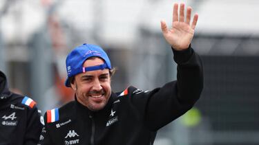 Fernando Alonso se despide de Alpine para firmar por Aston Martin.
