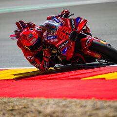 Bagnaia, más contento que Marc con el test