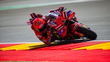 Bagnaia, más contento que Marc con el test