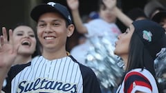 Encuentran a chavo humillado de kiss cam y ahora sí recibe beso de aficionada