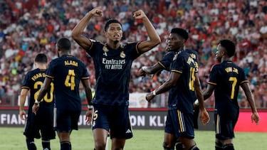 Jude Bellingham celebra uno de sus dos goles ante el Almería.