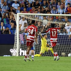 El Granada se levanta de la lona ante el Málaga, que regala un 2-0
