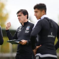 Las dos nuevas cartas para reforzar la zaga de Colo Colo