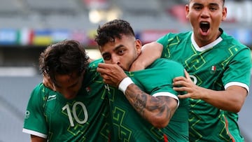 Tokyo 2020 Olympics - Soccer Football - Men - Group A - Mexico v France - Tokyo Stadium, Tokyo, Japan - July 22, 2021. Alexis Vega of Mexico celebrates scoring their first goal with Diego Lainez of Mexico and Carlos Rodriguez of Mexico REUTERS/Edgar Su