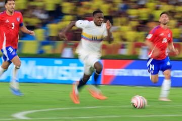 La Selección se impuso categóricamente 4-0 sobre Chile en el Metropolitano de Barranquilla. Triunfo en casa para la Tricolor gracias a los goles de Davinson Sánchez, Luis Díaz, Jhon Durán y Luis Sinisterra.
