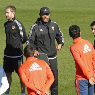 VIGILADO. Nuno, en todos los focos en la previa del partido ante el Sevilla.