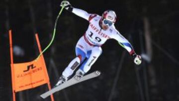 Suiza domina el descenso: oro para Kueng y bronce para Feuz
