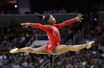 Biles es la gimnasta estadounidense más laureada con 30 medallas olímpicas, históricamente sólo está por detrás de Larisa Latynina, quien posee 32. 