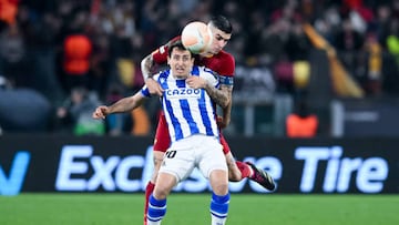 Gianluca Mancini of AS Roma and Mikel Oyarzabal of Real Sociedad compete for the ball during the UEFA Europa League round of 16 leg one match between AS Roma and Real Sociedad at Stadio Olimpico on March 09, 2023 in Rome, Italy (Photo by Giuseppe Maffia/NurPhoto via Getty Images)