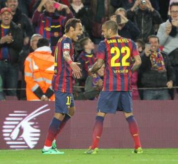 Gol 6-0 Neymar celebrando el gol con Dani Alves con un baile