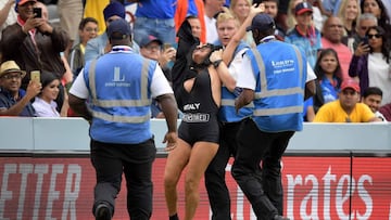 La suegra de Kinsey Wolanski irrumpe en la final del Mundial de críquet