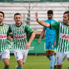 El sanitario Diego Cervero sigue peleando por ser el máximo goleador histórico de Segunda B