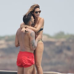 Ezequiel Garay y Tamara Gorro disfrutan de su amor en Ibiza