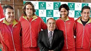 <b>LISTOS. </b>Sánchez Vicario, Feliciano, Pedro Muñoz (presidente RFET), Verdasco, Almagro y Robredo.
